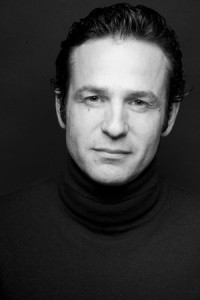 Gustavo Salmer&oacute;n
